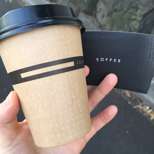 Foto tirada no(a) Omotesando Koffee por Tomomi S. em 12/25/2015