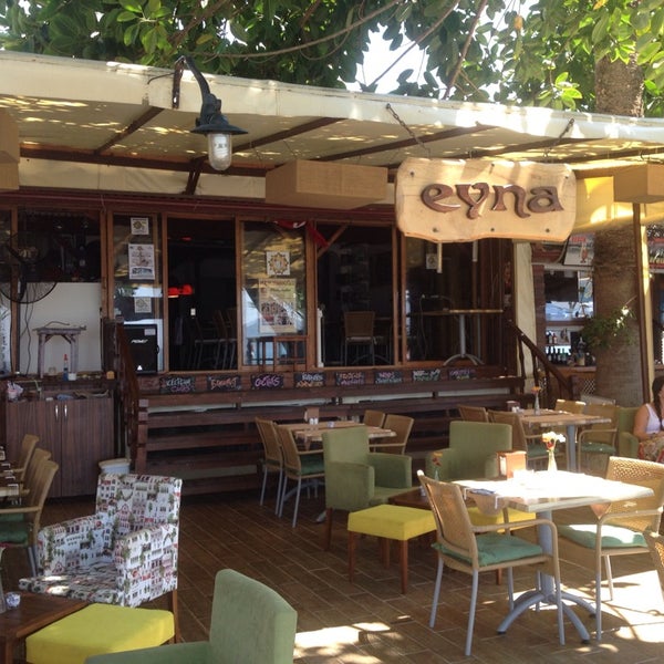 Photo prise au Eyna Restaurant par Gökhan A. le8/16/2014