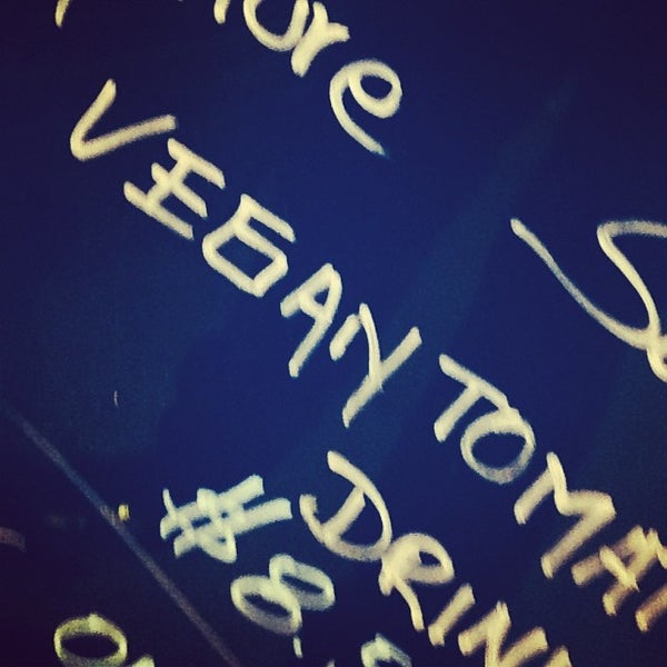 Das Foto wurde bei Tea NJ &quot;Vegan Friendly Cafe&quot; von Rich K. am 2/23/2014 aufgenommen