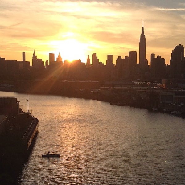 รูปภาพถ่ายที่ North Brooklyn Boat Club โดย Will C. เมื่อ 8/29/2014
