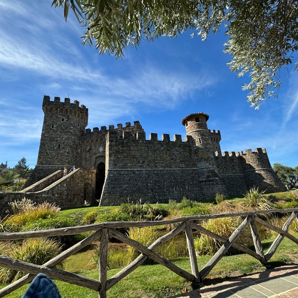 Снимок сделан в Castello di Amorosa пользователем Marian M. 10/19/2023