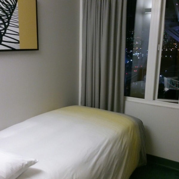 Foto tomada en YWCA Hotel/Residence  por C A. el 3/1/2014