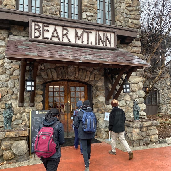 Photo taken at Bear Mountain Inn by pipitu on 1/4/2020