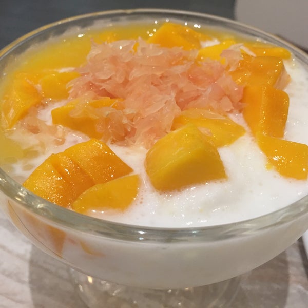 Foto diambil di Mango Mango Dessert oleh pipitu pada 5/20/2019