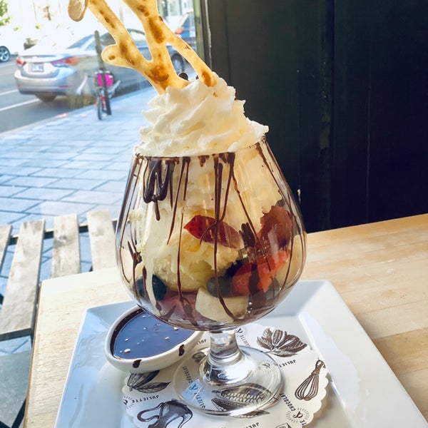 Juliette & Chocolat Dessert Shop in Montreal