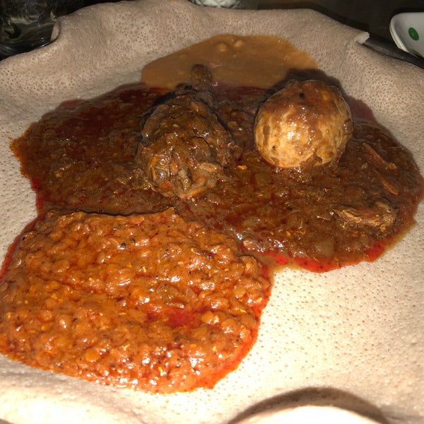Foto diambil di Bati Ethiopian Restaurant oleh pipitu pada 1/28/2018