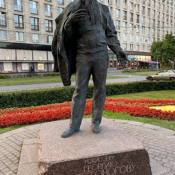 Памятник товстоногову в санкт петербурге