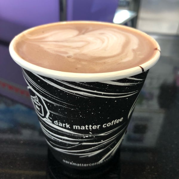 4/12/2019 tarihinde Mary Ann K.ziyaretçi tarafından Dark Matter Coffee (Star Lounge Coffee Bar)'de çekilen fotoğraf
