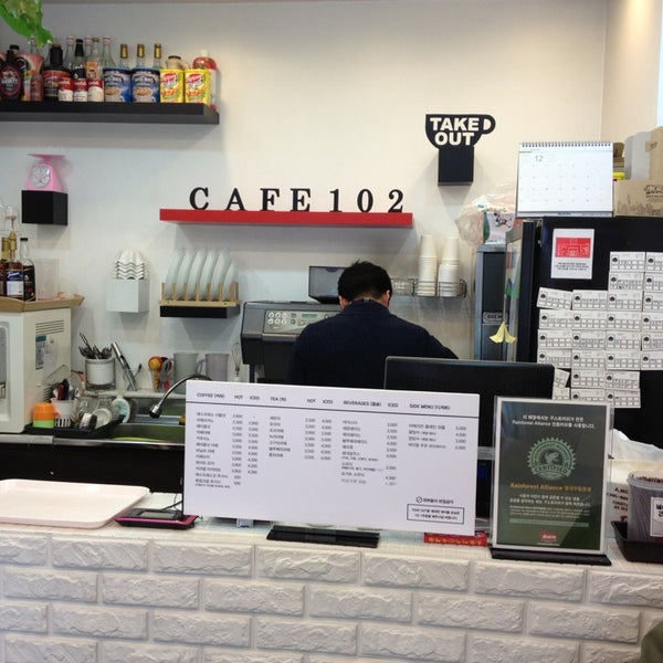 Кофейня на западе. Кафе 102. Кафе ферст бар. Арт кафе мостик. Кафе кейптаун пятигорск.