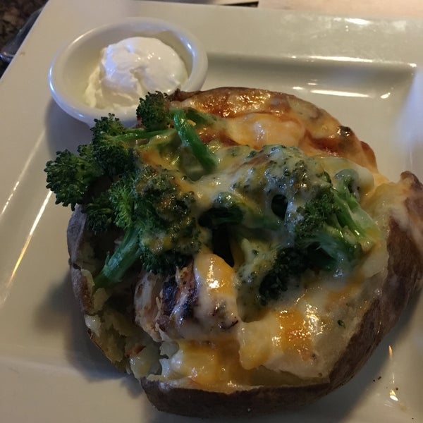 Photo taken at BJ&#39;s Restaurant &amp; Brewhouse by Tim L. on 4/4/2017