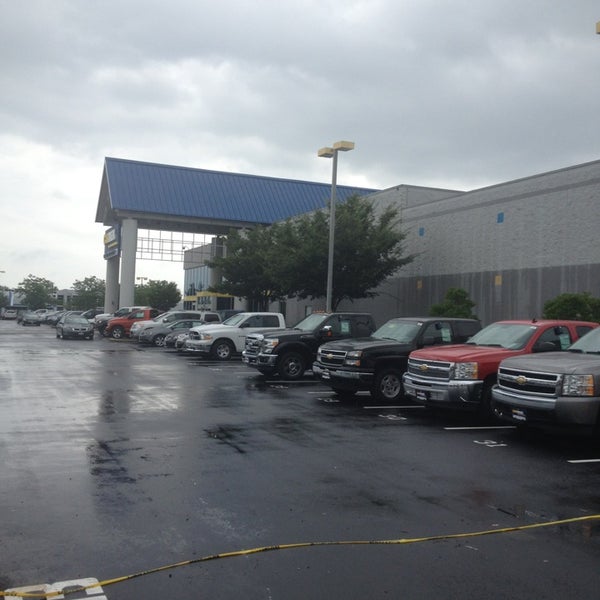 Photo taken at CarMax by Russell R. on 8/13/2013