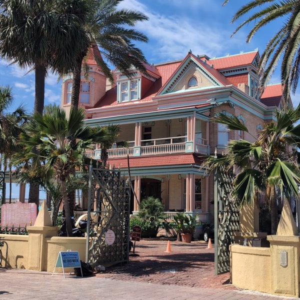 Photo prise au Southernmost Beach Cafe par Mark O. le4/5/2024