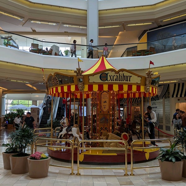 Crystal Court - Shopping Mall in Costa Mesa
