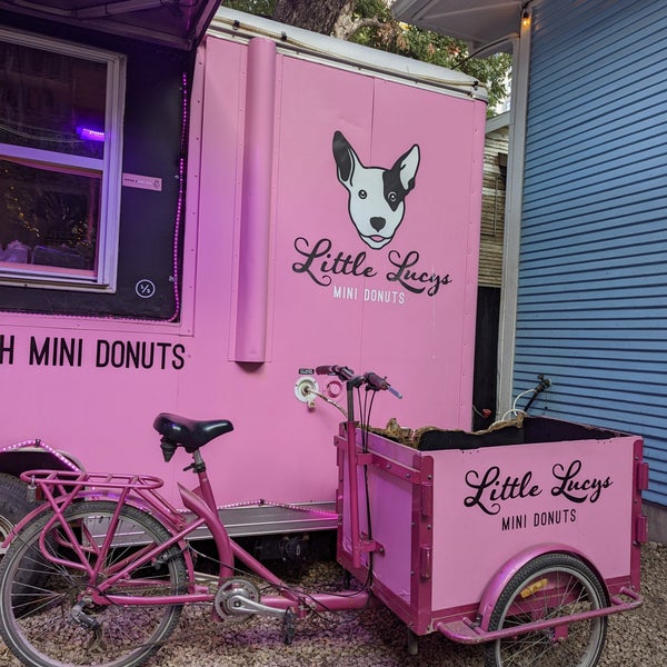 Photo taken at Little Lucy&#39;s Mini Donuts by Mark O. on 10/15/2022