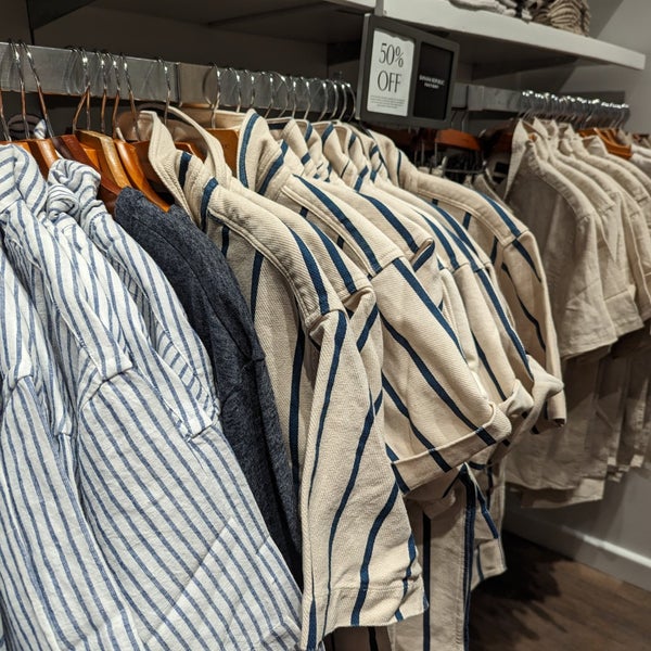 banana republic citadel hours