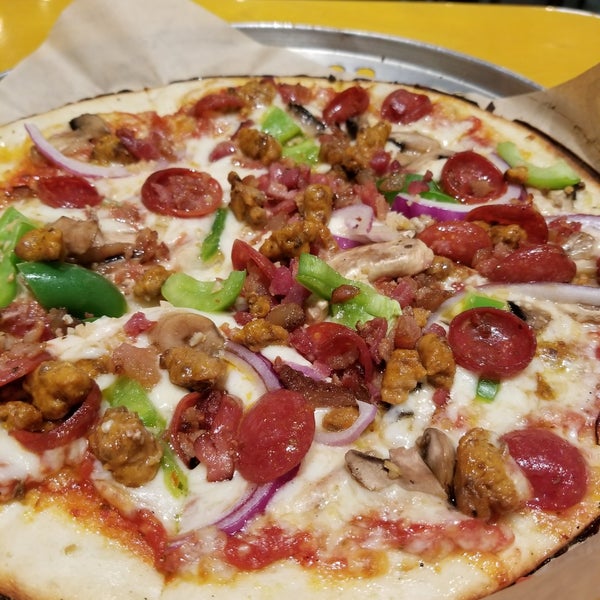 11/18/2017 tarihinde Mark O.ziyaretçi tarafından Pieology Pizzeria'de çekilen fotoğraf