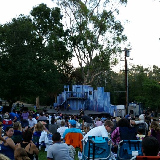 Foto scattata a Griffith Park Free Shakespeare Festival da Mark O. il 8/18/2014