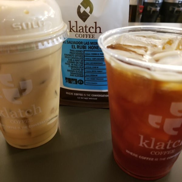 Foto tirada no(a) Klatch Coffee - San Dimas por Mark O. em 10/15/2017