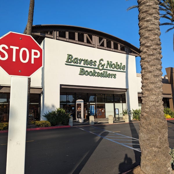 Barnes & Noble - Long Beach, CA