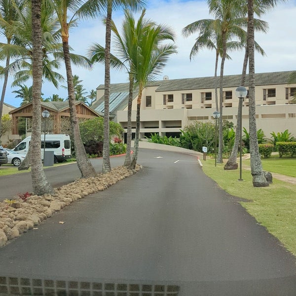 Photo taken at Sheraton Kauai Coconut Beach Resort by Mark O. on 2/12/2022