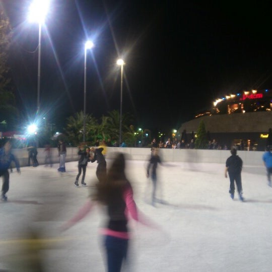 11/25/2012에 Kostas K.님이 Παγοδρόμιο Ice n&#39; Skate에서 찍은 사진