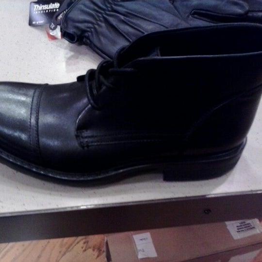 clarks shoes eastview mall