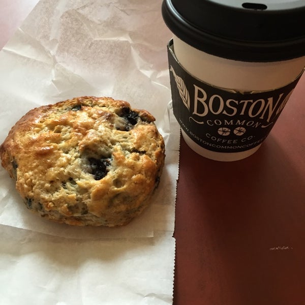 Das Foto wurde bei Boston Common Coffee Company von Gerry C. am 10/3/2014 aufgenommen