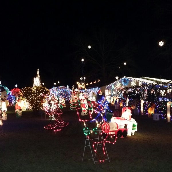 Photo taken at Tripp Family Christmas Lights by Troy K. on 12/14/2013