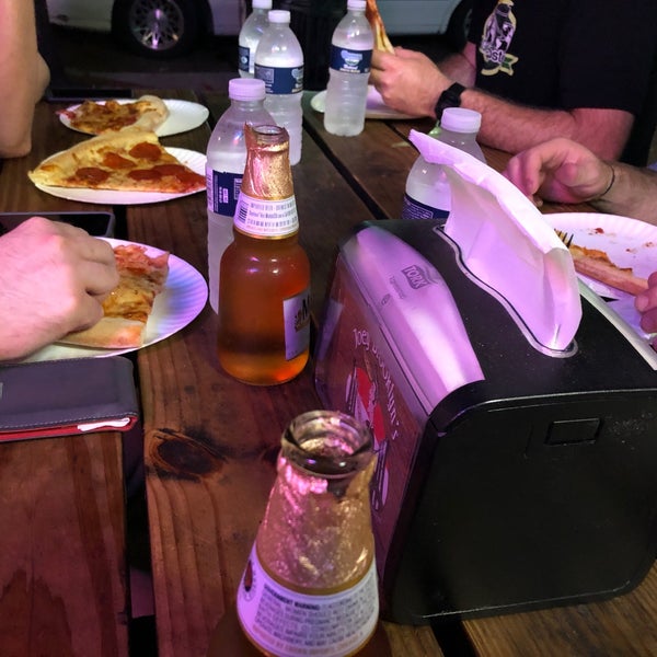 4/12/2019에 Joe L.님이 Joey Brooklyn&#39;s Famous Pizza에서 찍은 사진