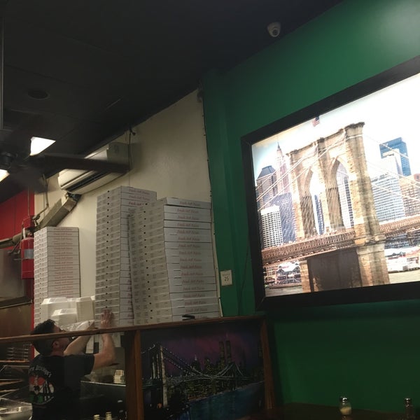 Das Foto wurde bei Joey Brooklyn&#39;s Famous Pizza von Joe L. am 10/24/2016 aufgenommen