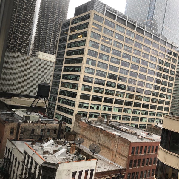 รูปภาพถ่ายที่ Courtyard by Marriott Chicago Downtown/River North โดย Joe L. เมื่อ 5/2/2019