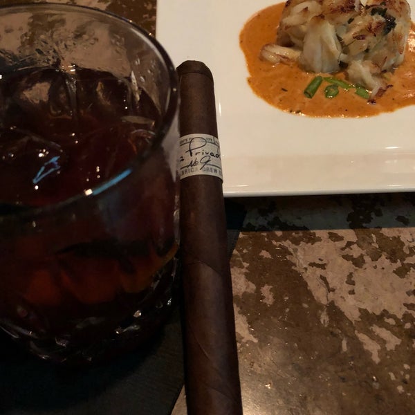8/26/2018에 Lukesan 3.님이 Del Frisco&#39;s Cigar Lounge에서 찍은 사진