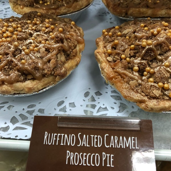 Foto scattata a Little Pie Company da Benjamin M. il 12/30/2018