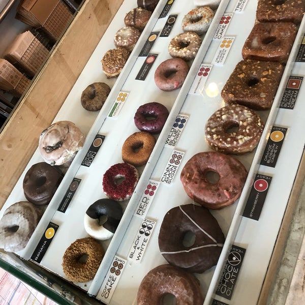 5/29/2019 tarihinde Benjamin M.ziyaretçi tarafından Doughnut Plant'de çekilen fotoğraf