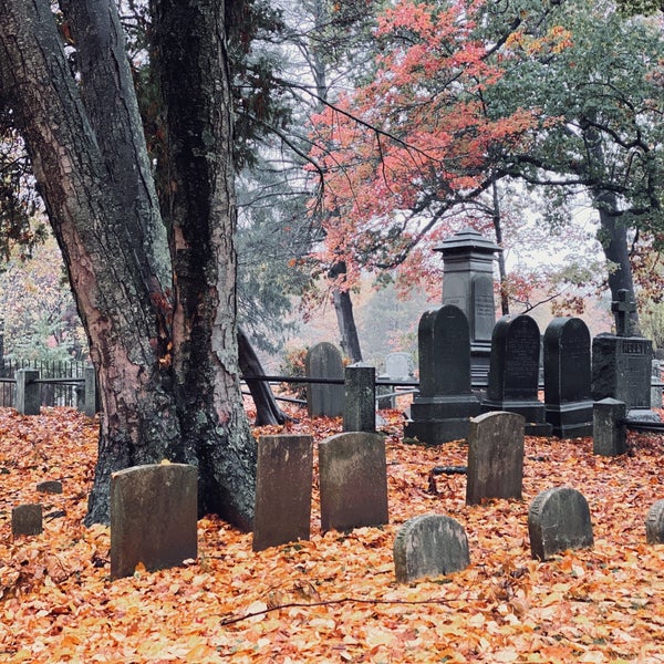 Снимок сделан в Sleepy Hollow Cemetery пользователем Heather M. 10/29/2020