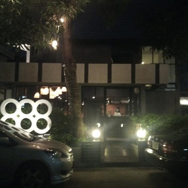 Foto diambil di Triple Ate (888) Bar &amp; Restaurant oleh Panuraj J. pada 5/25/2013