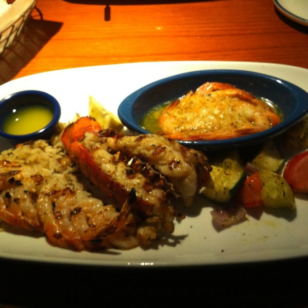 Photo taken at Red Lobster by Hendra W. on 6/27/2013
