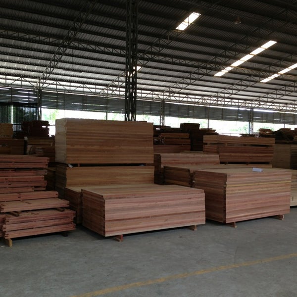 J wood. Большая буква j. P. Буква r из дерева. Ящики деревянные ласточкин хвост.