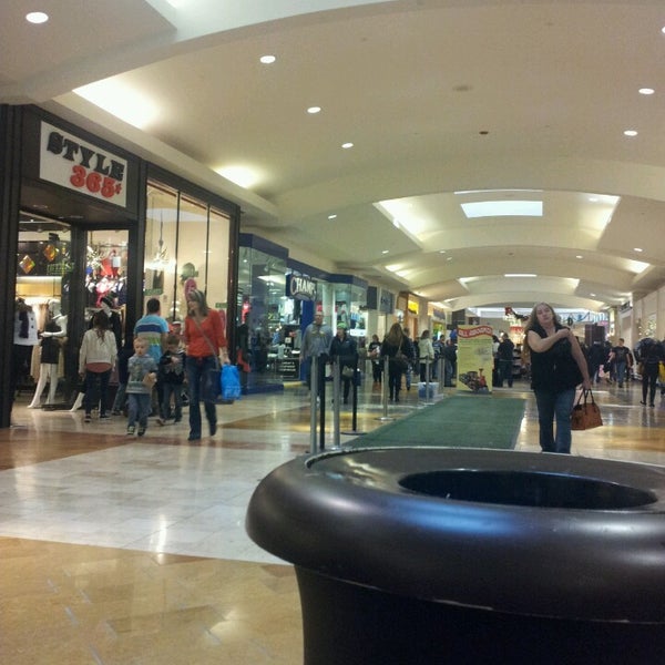 12/13/2014にAndrea M.がCapital Mallで撮った写真