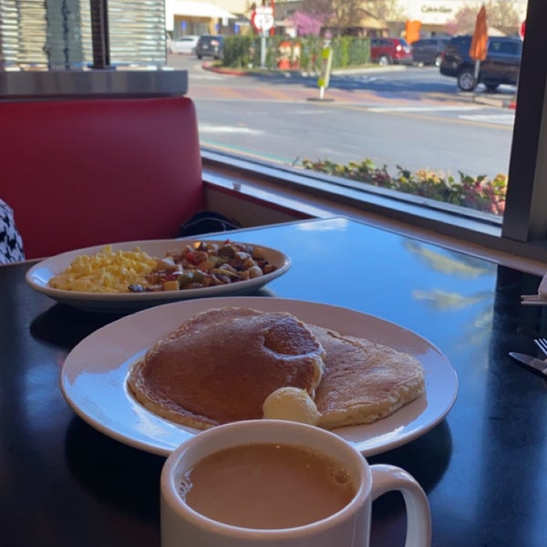 Photo taken at Ruby&#39;s Diner by Lamees on 2/24/2022