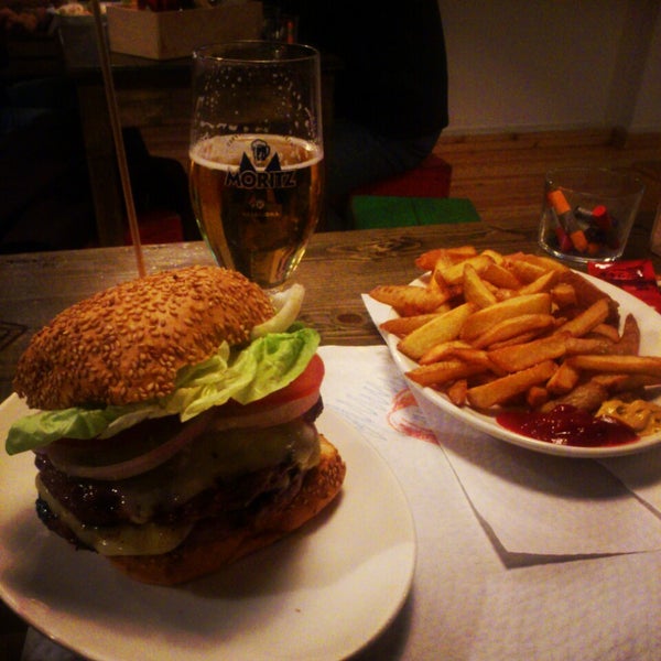 Photo prise au La Castanya Gourmet Burger par Mykola B. le11/16/2014