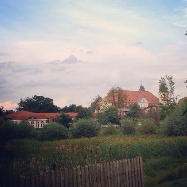 รูปภาพถ่ายที่ Schloss Fleesensee โดย Vadims M. เมื่อ 8/11/2014