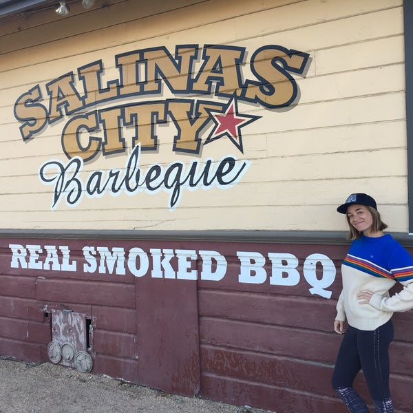 Снимок сделан в Salinas City BBQ пользователем Becca M. 10/6/2018