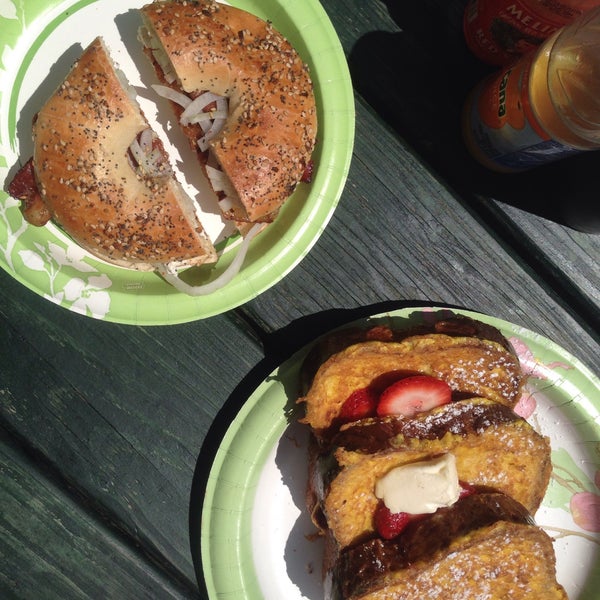 Foto diambil di Arkville Bread &amp; Breakfast (&amp; Lunch Too!) oleh Becca M. pada 6/13/2015