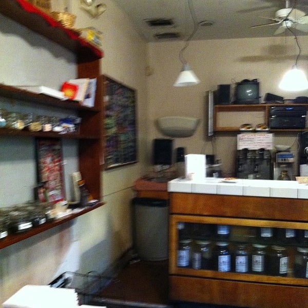 Foto tirada no(a) Royal Blend Coffee &amp; Tea House por Barbara B. em 10/11/2012