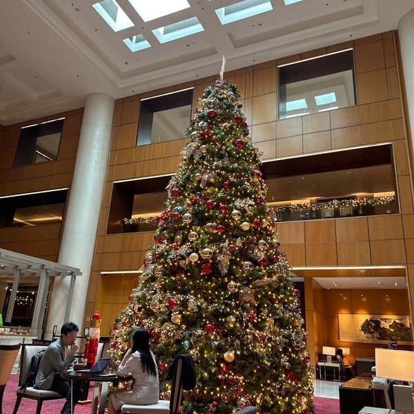 รูปภาพถ่ายที่ Singapore Marriott Tang Plaza Hotel โดย Jobby S. เมื่อ 12/12/2022