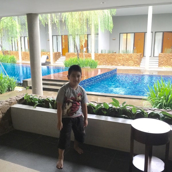 Photo taken at Hotel NEO+ Green Savana Sentul City by Erwinda N. on 3/5/2016