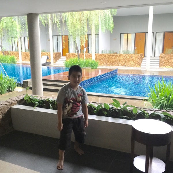 รูปภาพถ่ายที่ Hotel NEO+ Green Savana Sentul City โดย Erwinda N. เมื่อ 3/5/2016