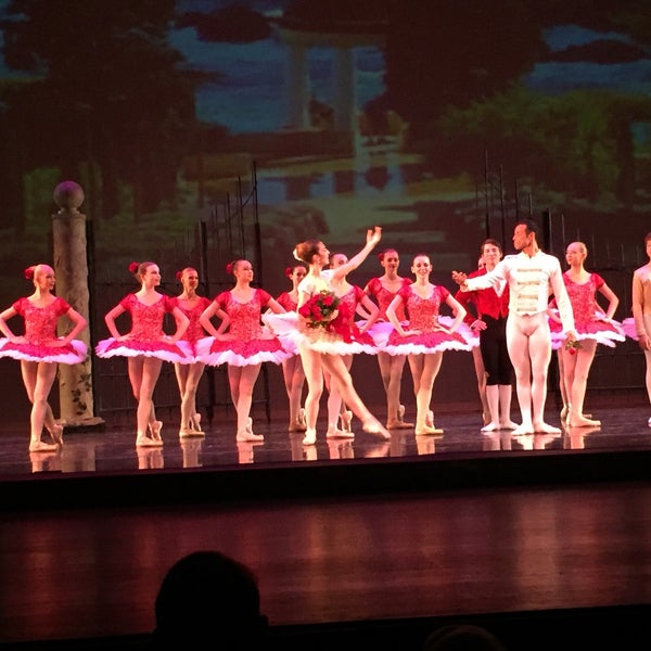 The O'Shaughnessy at St. Catherine University Highland 2004