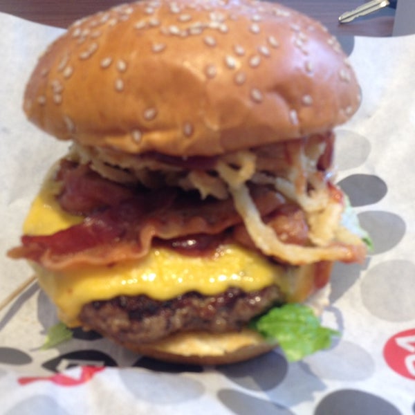 10/14/2013에 Joey L.님이 Burger 21에서 찍은 사진